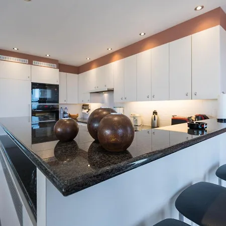 Apartment With Frontal Sea-views