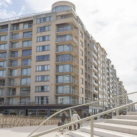 Apartment With Frontal Sea-views